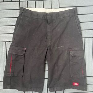 Dickies Cargo Shorts
Size 14 M